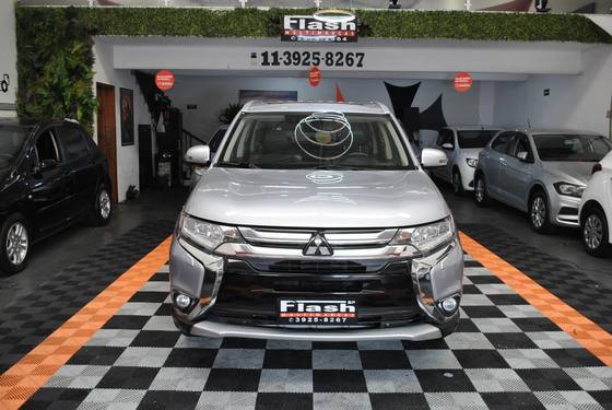 MITSUBISHI OUTLANDER 3.0 GT 4X4 V6 24V GASOLINA 4P AUTOMÁTICO